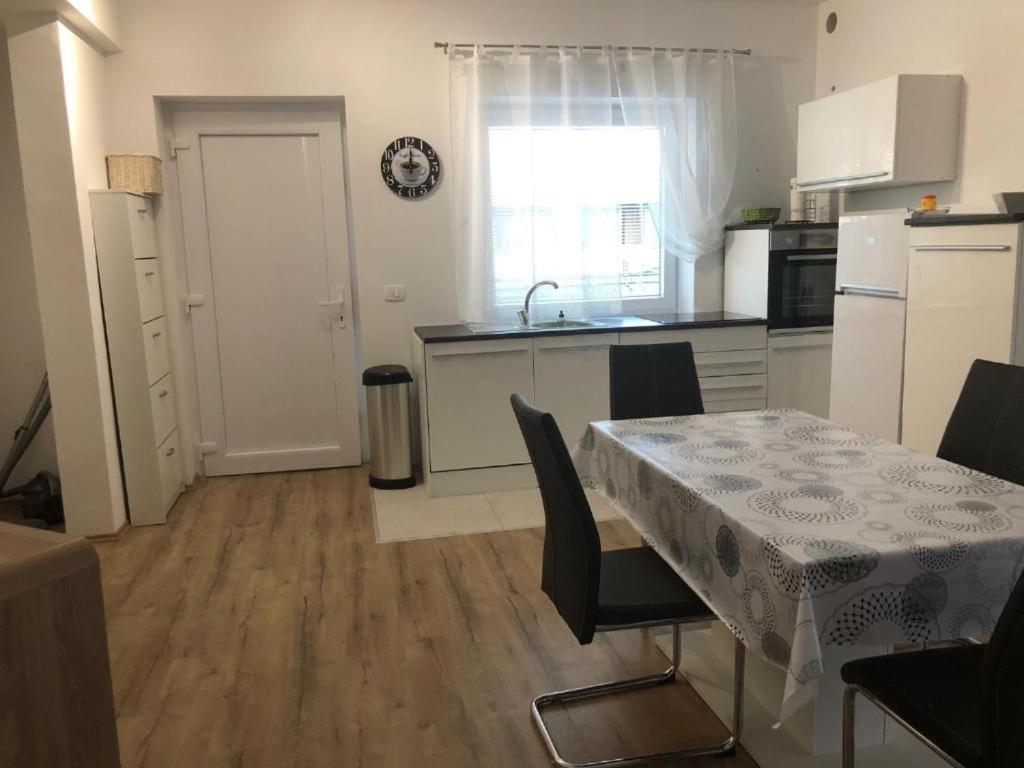Apartment Apartmaji Meduza 2 *